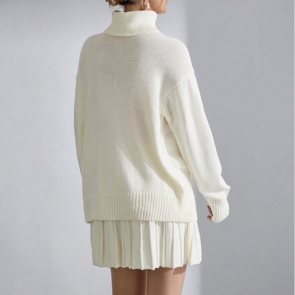 Classic Cream Turtleneck Loose Fit Sweater Skirt Set - Picture 2 of 6